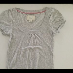 Soft gray gathered cotton tee with bottom band